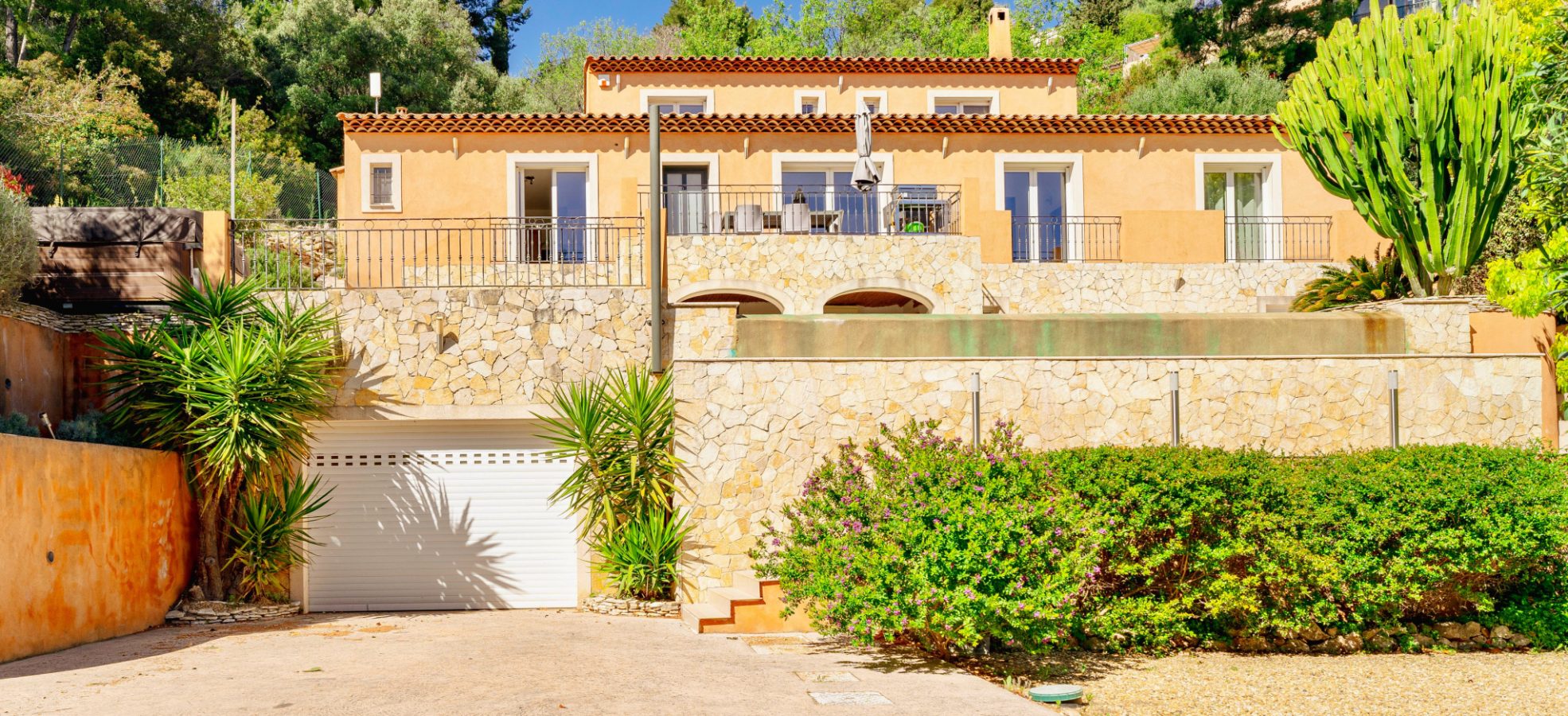 Villa de prestige avec ascenseur- Ollioules, limite Sanary-s