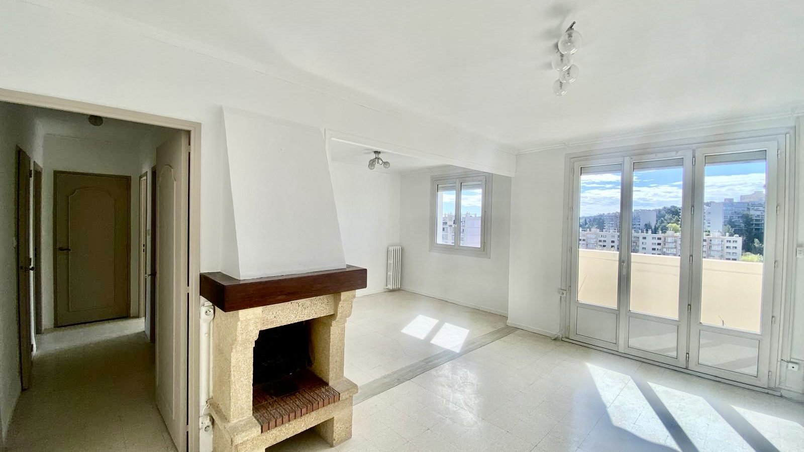 Toulon - Brunet : Appartement T4 avec balcon et parking