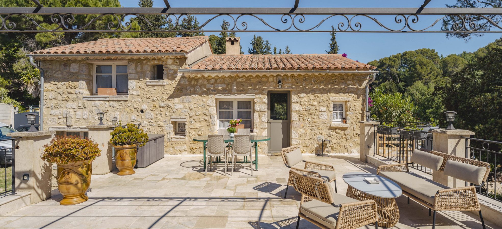 À vendre   Authentique mas provençal avec terrain constructi