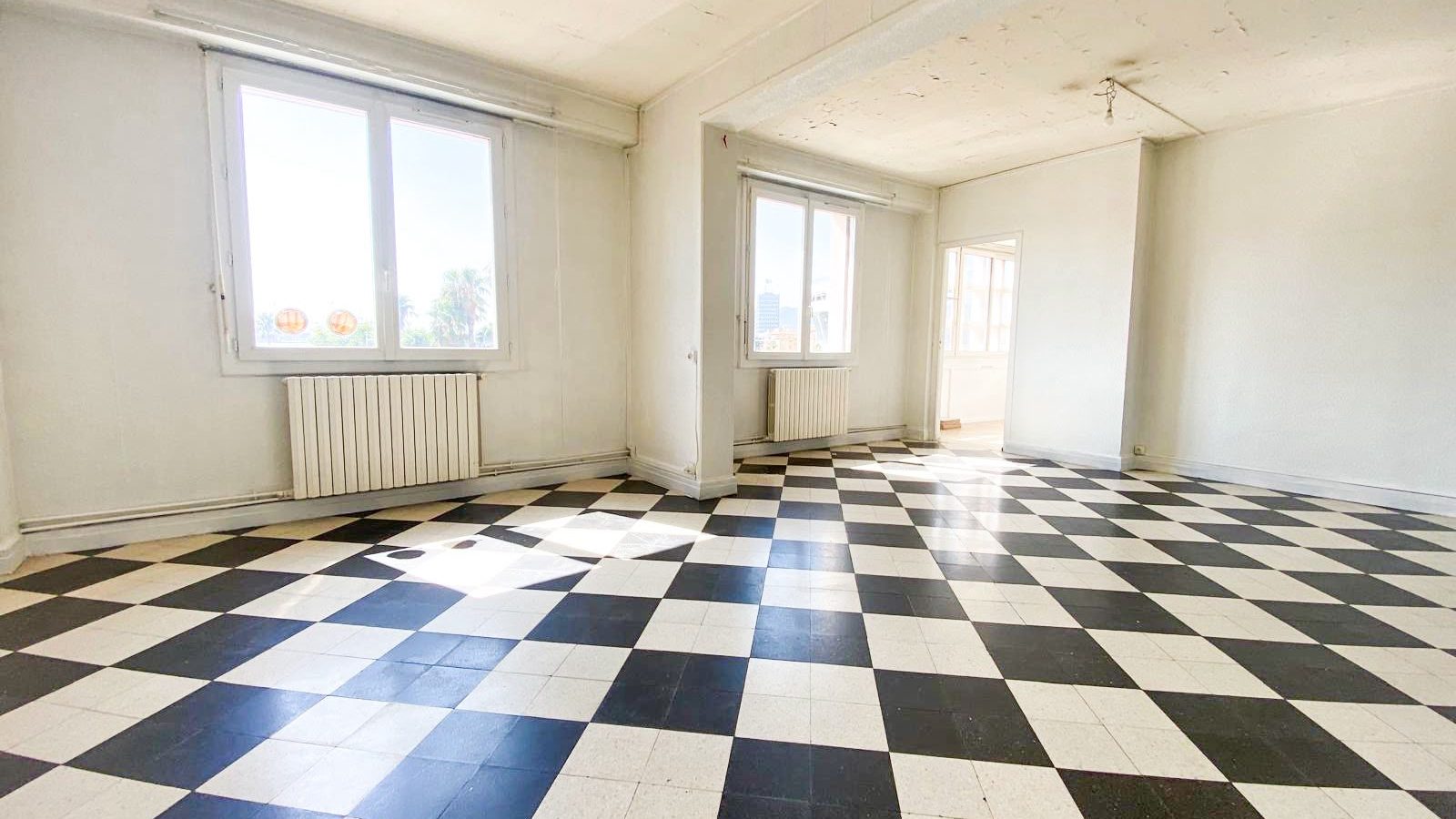 Toulon - Port : Spacieux appartement T4