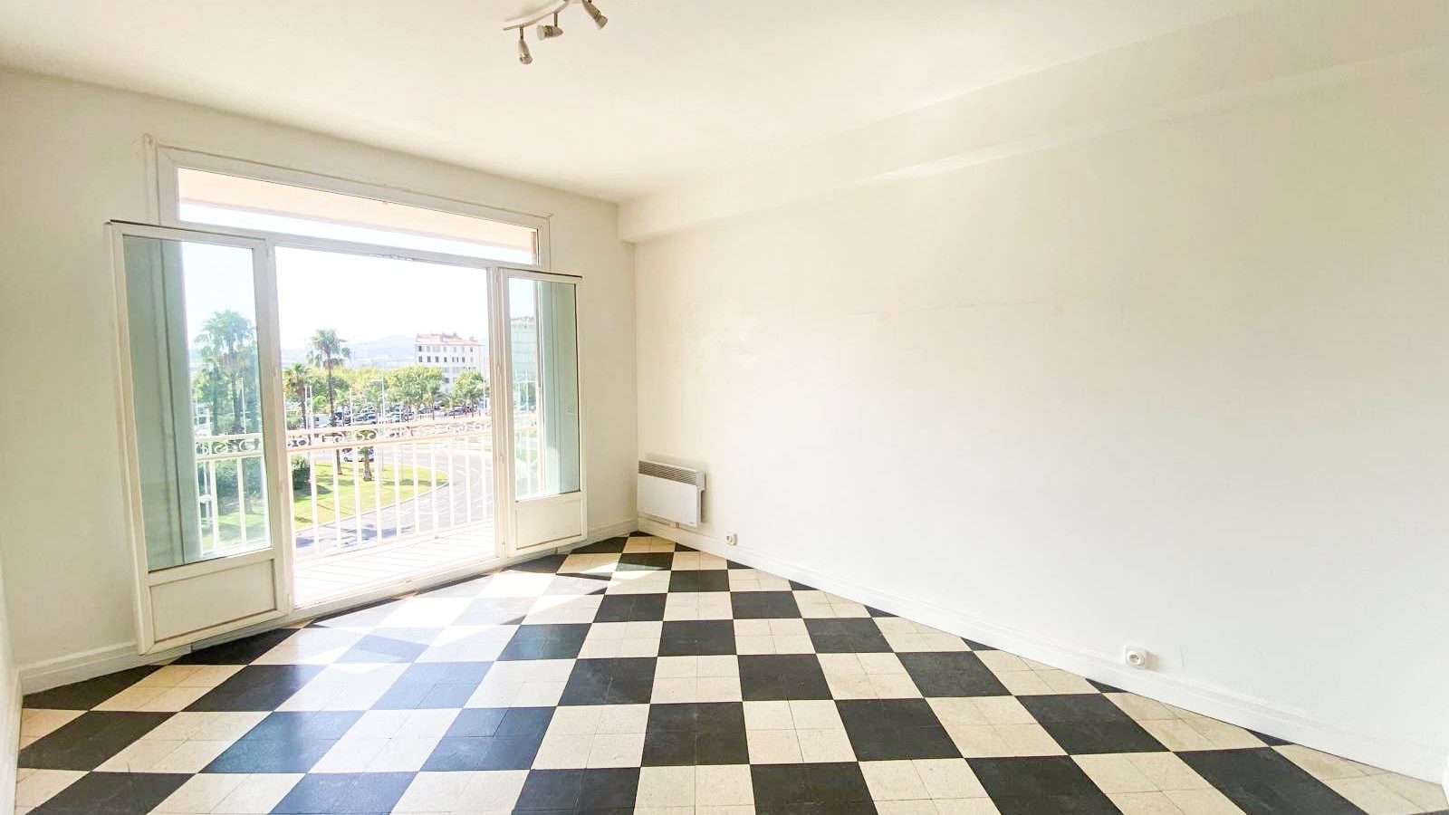 Toulon - Port : Appartement T2 avec balcon