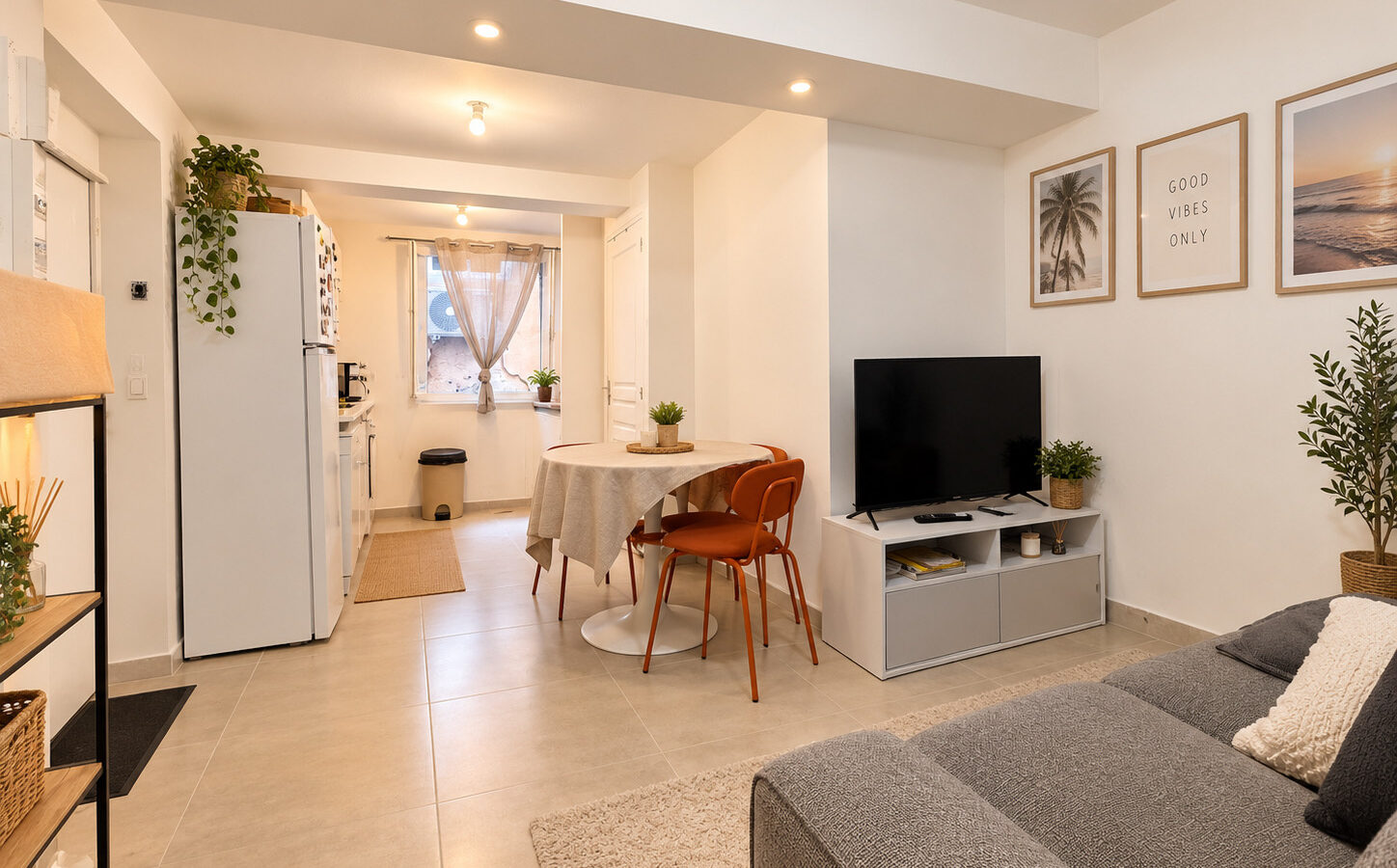TOULON CENTRE-VILLE   T2 RÉNOVÉ ET MEUBLÉ   LOCATAIRE EN PLA
